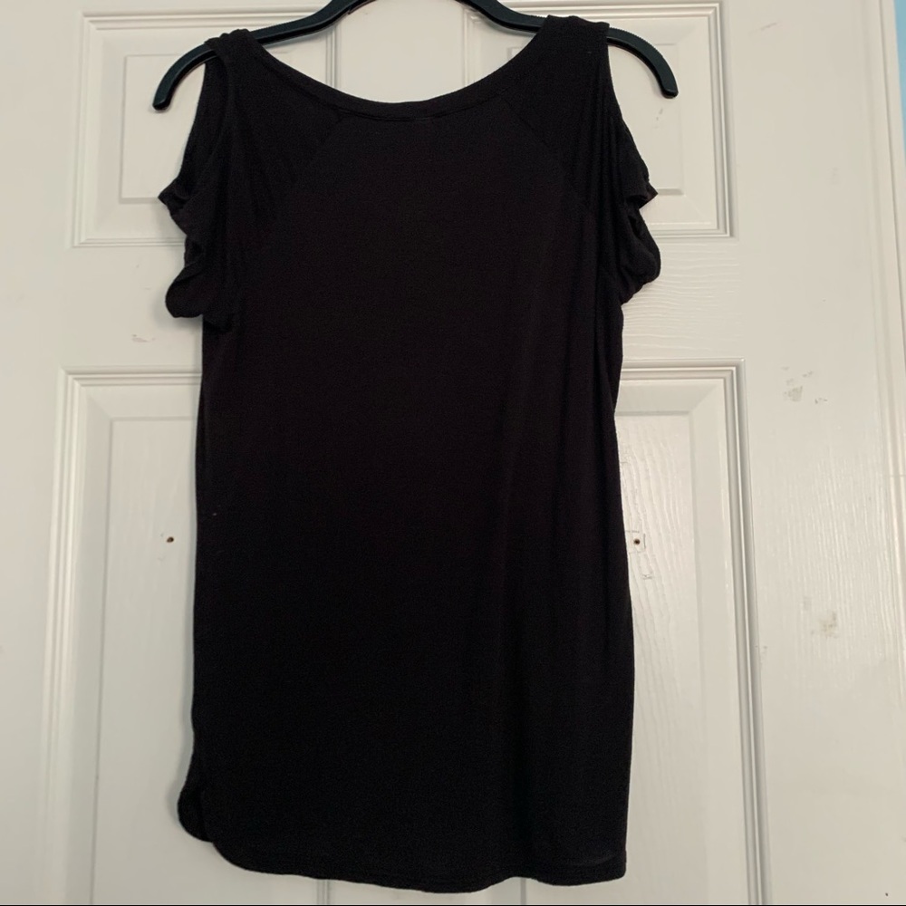 No Boundaries Black Cold Shoulder Top Medium - Picture 5 of 6